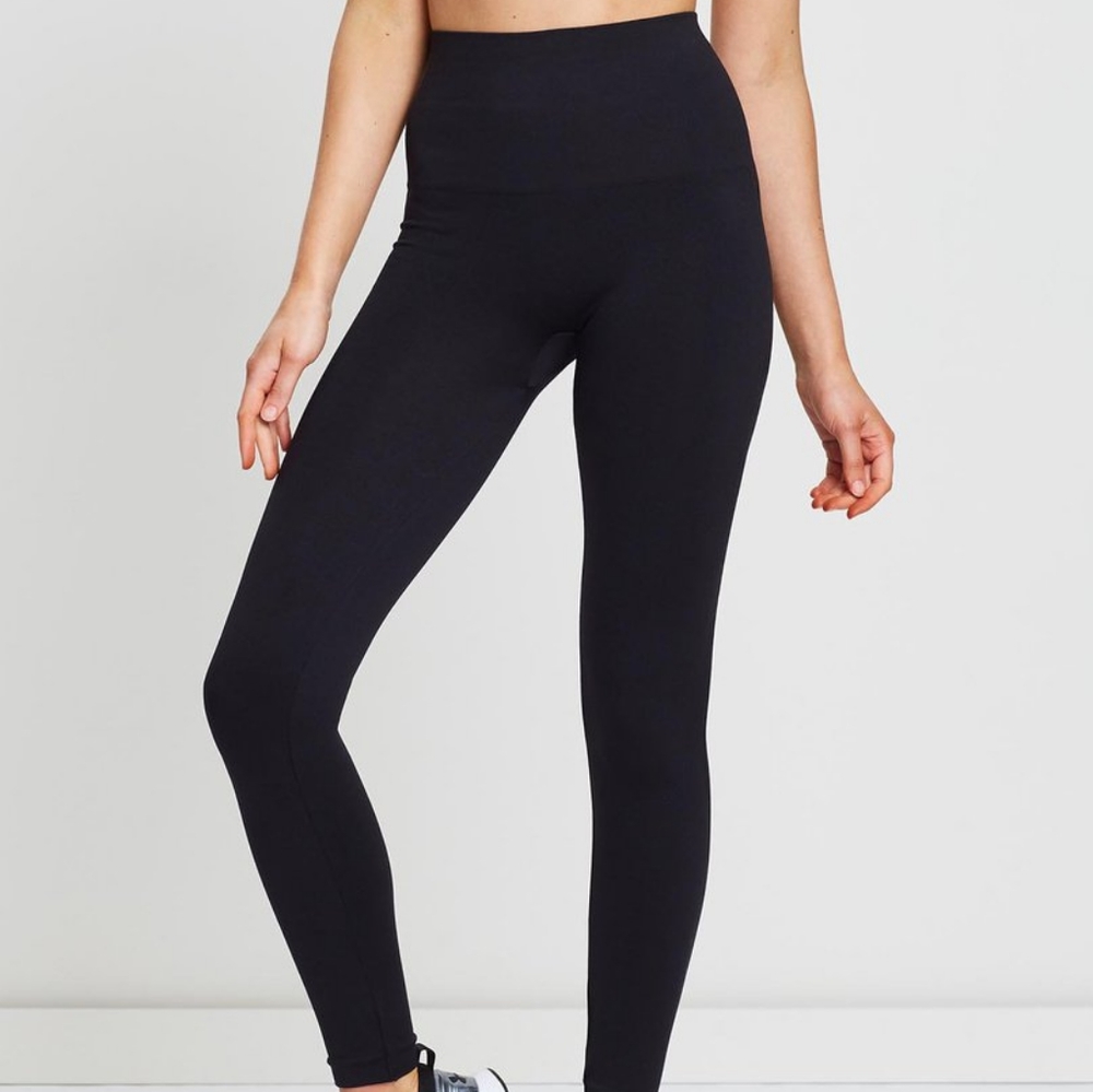 Spanx Look At Me Now Seamless Leggings size M